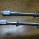 Carriage bolt in rib neck