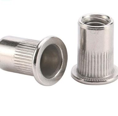 Rivet nut thread knurled body